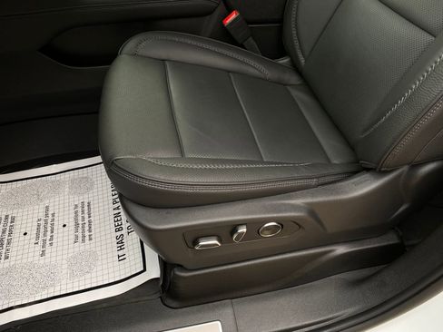 Used 2025 GMC Yukon Denali w/ Denali Reserve Package image 12