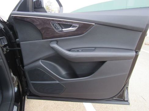 Used 2023 Audi Q8 Premium Plus w/ Premium Plus Package image 21