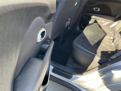 Used 2019 Kia Soul image 13