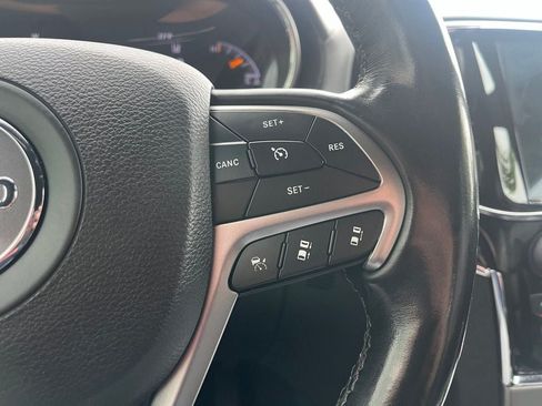 Used 2020 Jeep Grand Cherokee Overland AWD/4WD image 28