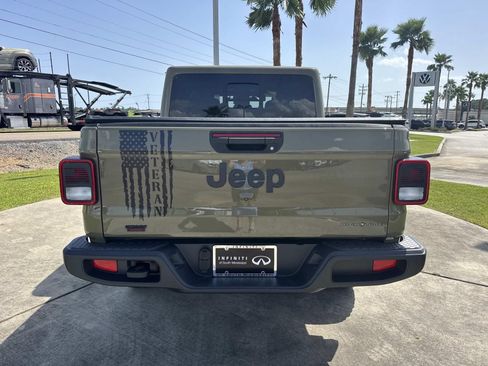 Used 2025 Jeep Gladiator Sport AWD/4WD image 7