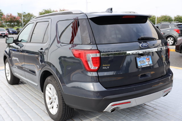 Used 2017 Ford Explorer XLT w/ Equipment Group 201A FWD image 3