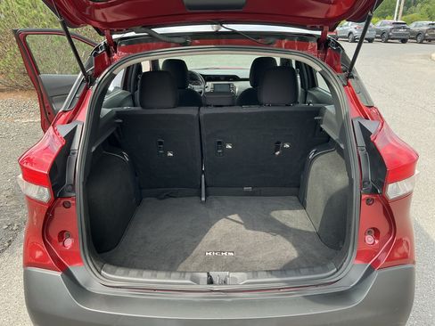 Used 2018 Nissan Kicks SV FWD image 17