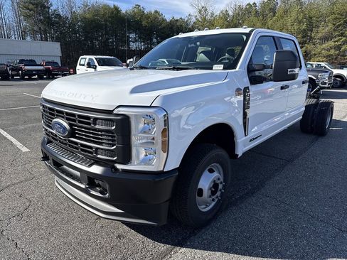 New 2026 Ford F350 XL image 3