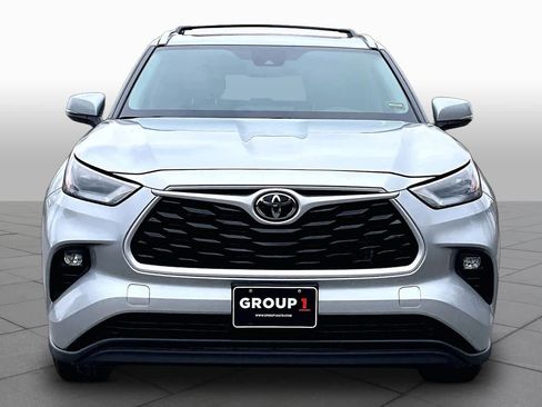 Used 2023 Toyota Highlander XLE AWD/4WD image 4