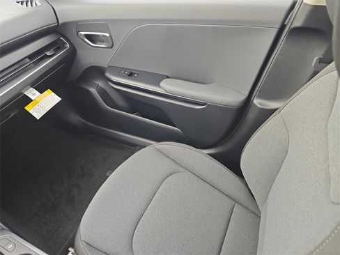 New 2025 Kia K4 LXS image 17