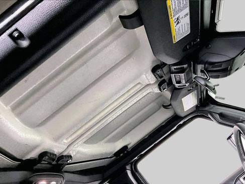 Used 2025 Jeep Wrangler Unlimited Sahara AWD/4WD image 26