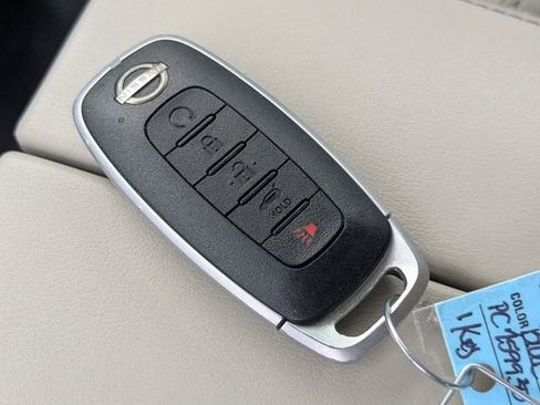 Used 2023 Nissan Rogue SL w/ SL Premium Package image 28