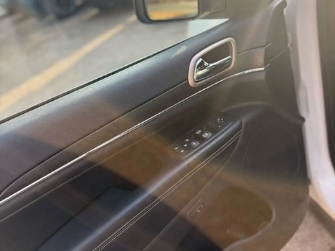 Used 2016 Jeep Grand Cherokee Limited image 54