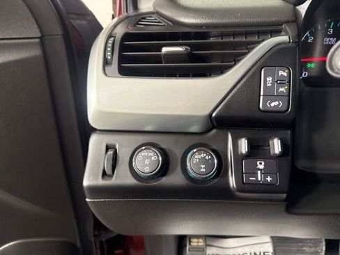 Used 2018 Chevrolet Suburban LT image 34