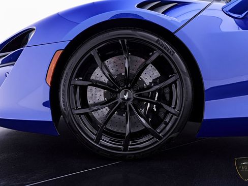 Used 2025 McLaren Artura RWD image 3