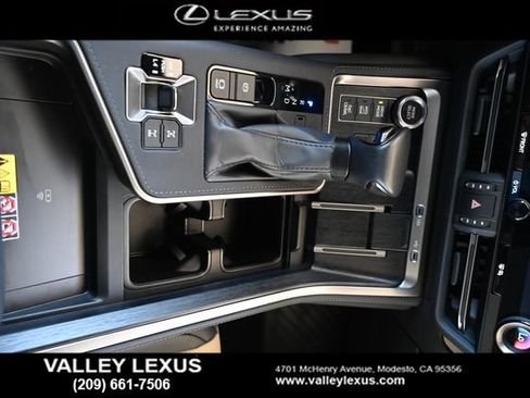 Used 2025 Lexus GX 550 AWD/4WD image 9