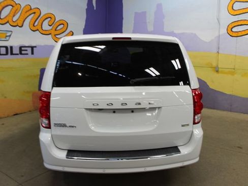 Used 2019 Dodge Grand Caravan SE w/ Rear Park Assist Package FWD image 7