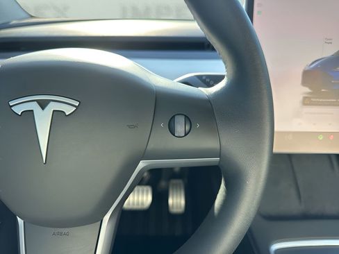 Used 2023 Tesla Model Y Performance image 16