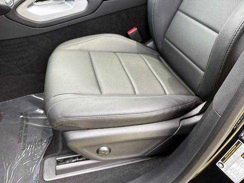 Used 2025 Mercedes-Benz GLS 450 4MATIC image 23