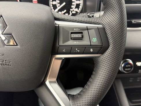 New 2025 Mitsubishi Outlander SE image 20