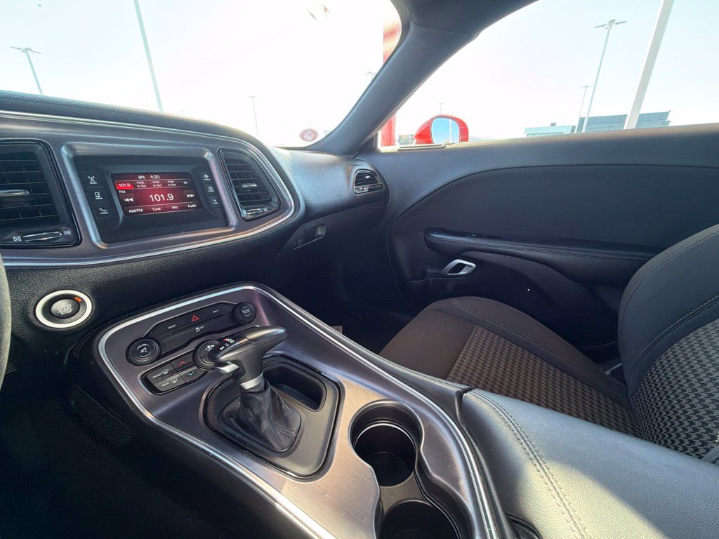 Used 2016 Dodge Challenger SXT RWD image 29