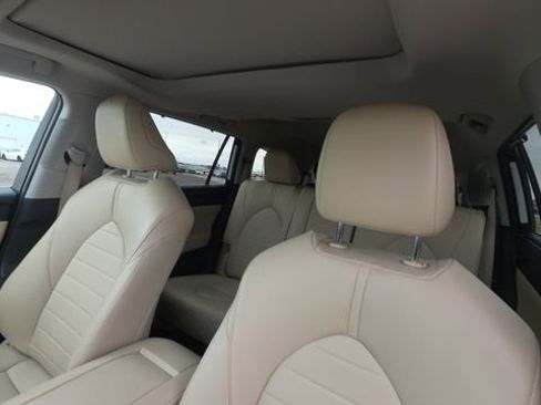 Used 2023 Toyota Highlander XLE AWD/4WD image 14