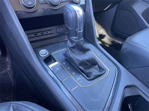 Used 2018 Volkswagen Tiguan SE image 21