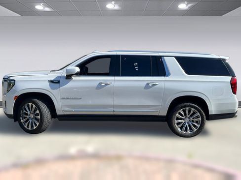 Used 2022 GMC Yukon XL Denali w/ Denali Ultimate Package AWD/4WD image 2