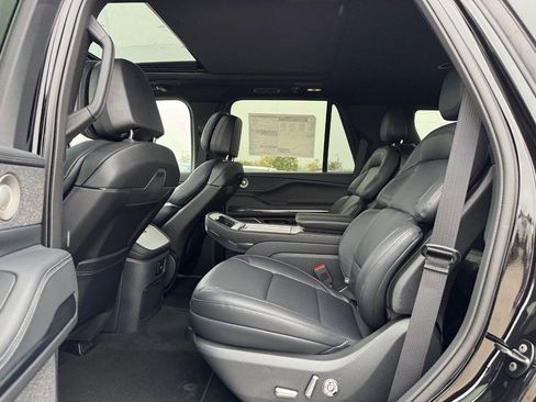 New 2025 Lincoln Navigator Reserve w/ Jet Appearance Package image 10