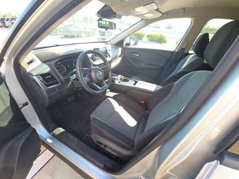 Used 2023 Nissan Rogue SV FWD image 12