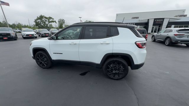 Used 2023 Jeep Compass Latitude w/ Convenience Group AWD/4WD image 6