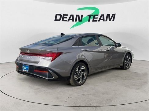 Certified 2024 Hyundai Elantra SEL w/ Convenience Package image 8