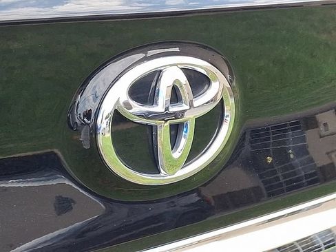 Used 2016 Toyota Camry XLE w/ Moonroof Package FWD image 28