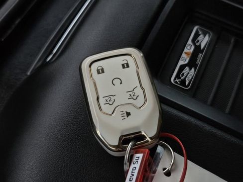 Used 2019 Chevrolet Suburban Premier AWD/4WD image 39