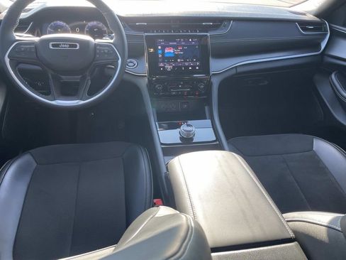 Used 2024 Jeep Grand Cherokee Altitude image 12