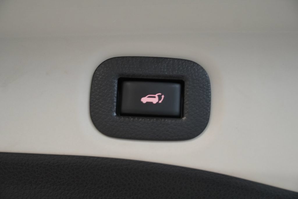 Used 2018 Nissan Rogue SL w/ Premium Package AWD/4WD image 12