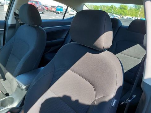Used 2019 Hyundai Elantra SE w/ Cargo Package FWD image 18