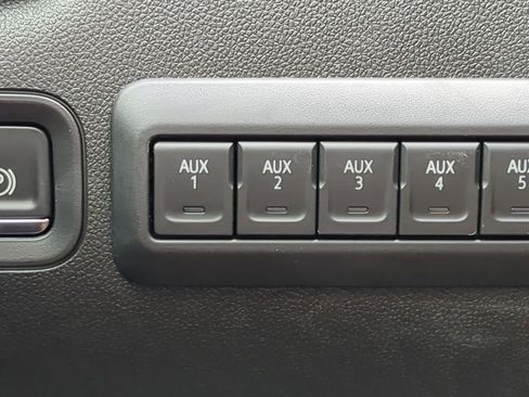 Used 2025 GMC Sierra 3500 Pro w/ Convenience Package image 16