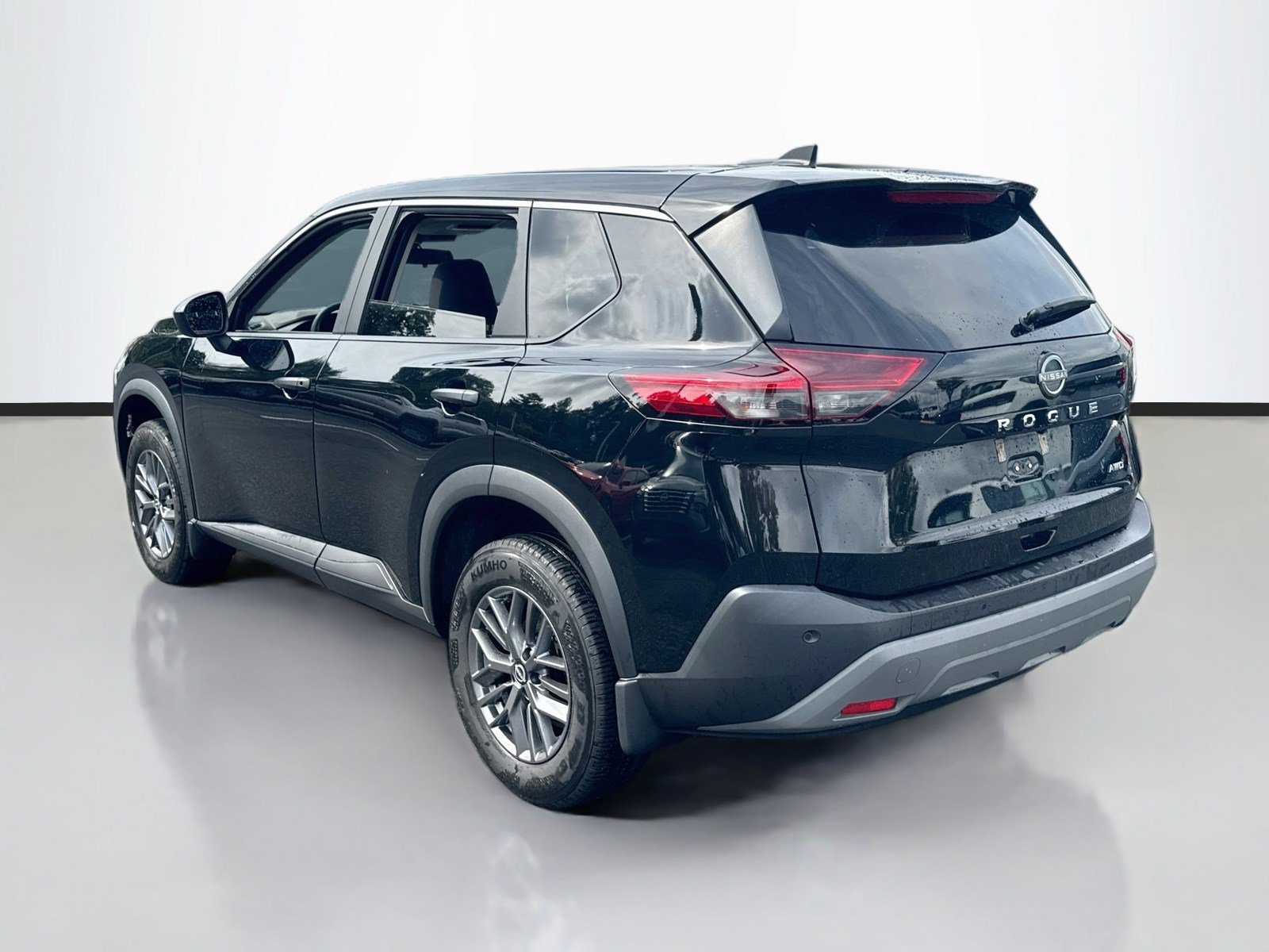 Used 2023 Nissan Rogue S AWD/4WD image 5