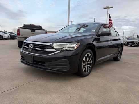 Used 2024 Volkswagen Jetta S image 1