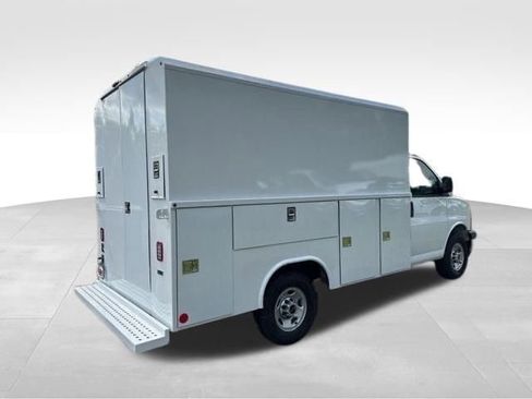 New 2025 GMC Savana 3500 Work Van w/ Power Convenience Package image 4