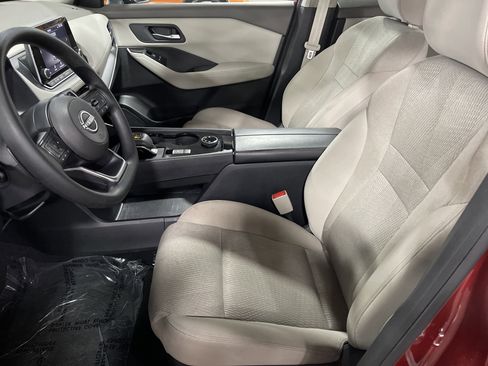 Used 2024 Nissan Rogue SV image 9