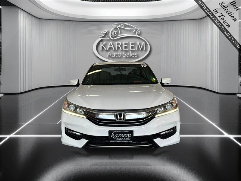Used 2017 Honda Accord Sport image 2