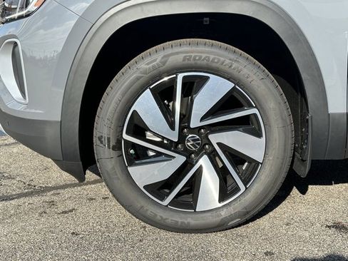 New 2026 Volkswagen Atlas SEL image 9