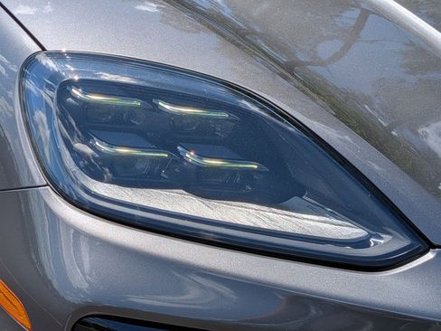 Certified 2024 Porsche Cayenne AWD/4WD image 34