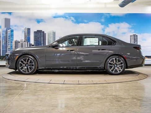 Used 2026 BMW 750e xDrive w/ Autobahn Package image 6