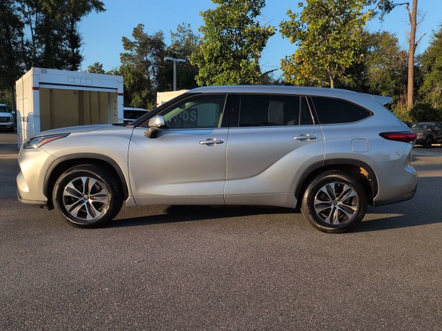 Used 2021 Toyota Highlander XLE FWD image 8