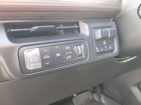 Used 2025 GMC Sierra EV Denali AWD/4WD image 16