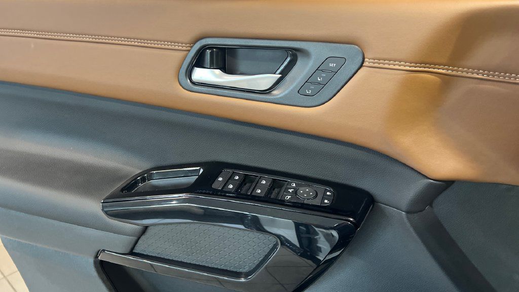 New 2026 Nissan Pathfinder Platinum AWD/4WD image 16
