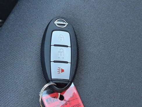 Used 2025 Nissan Frontier SV image 27