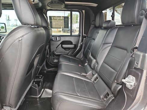 Used 2021 Jeep Gladiator Sport image 14