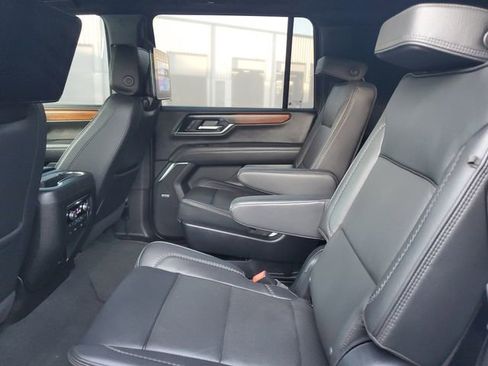 Used 2025 GMC Yukon XL Denali w/ Denali Reserve Package RWD image 10