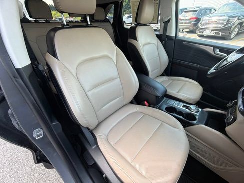 Certified 2022 Ford Escape Titanium AWD/4WD image 41