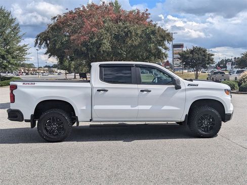 Certified 2025 Chevrolet Silverado 1500 Custom Trail Boss w/ LPO, Dark Essentials Package image 9